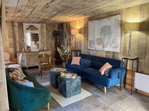 DVD player, computer monitors, printers - Eco Gite Les Monts D'amara (CAMPUAC)