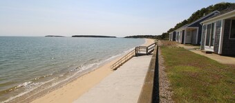 Wellfleet Harbor Facing Adorable Cottage (2308)