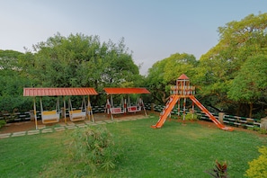 Área de juegos infantiles al aire libre