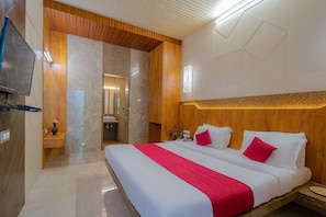 Tabla de planchar con plancha, wifi gratis y ropa de cama 