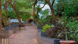 Unclassified image, 4 of 71, button - Hotel Apsara (Mahabaleshwar)