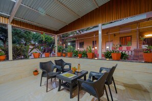 Reception - Hotel Apsara (Mahabaleshwar)