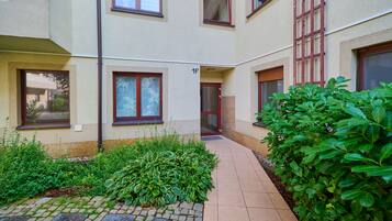 Pintu masuk properti