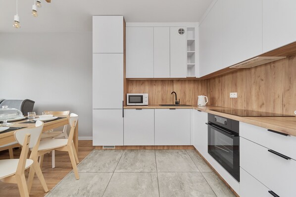 Căn hộ, 3 phòng ngủ, 2 phòng tắm | Bếp riêng | Lò vi sóng, bếp nấu, máy rửa bát, dụng cụ pha cà phê/trà