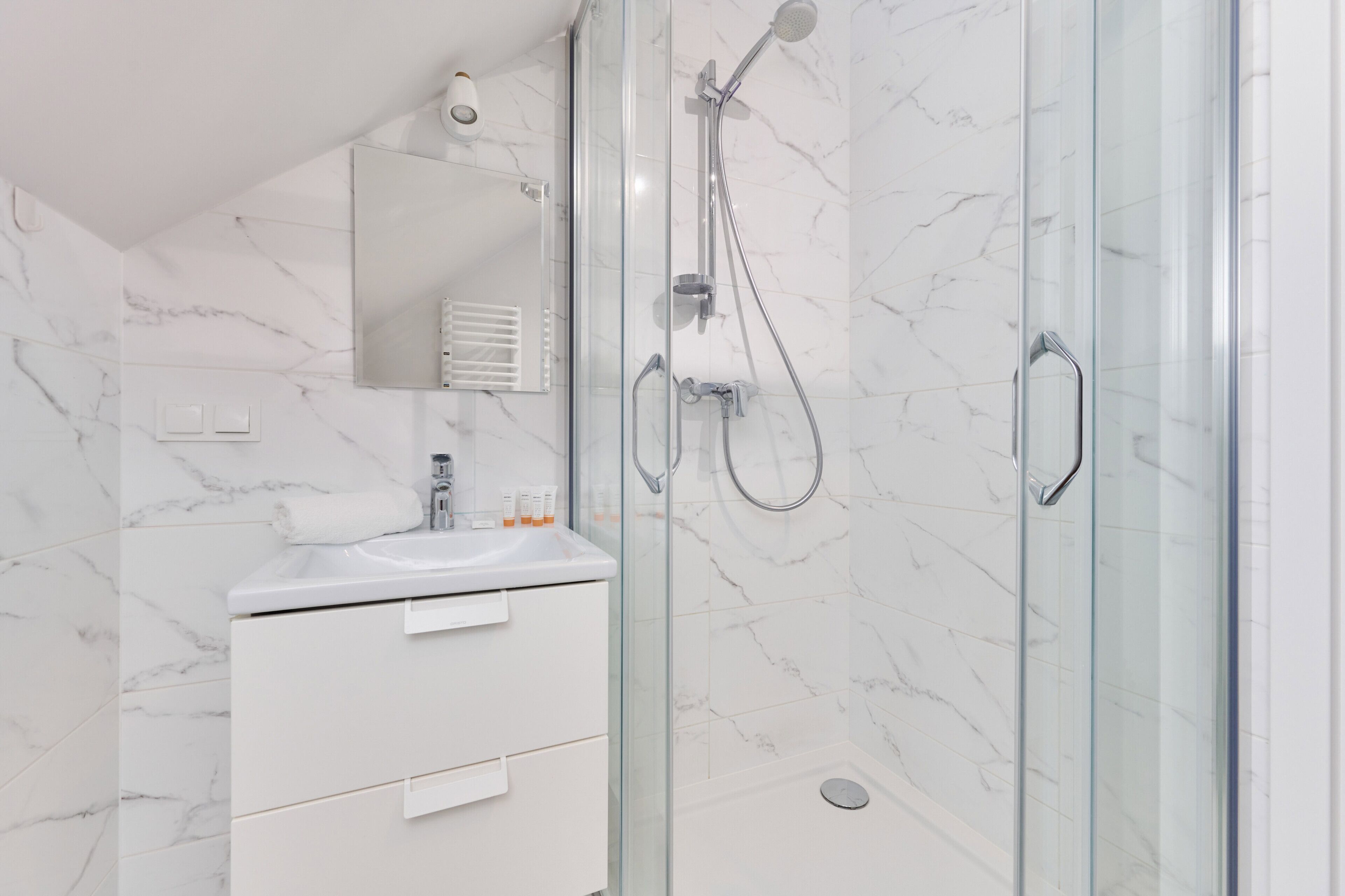Apartment, 3 Bedrooms, 2 Bathrooms | Bathroom | Shower, towels