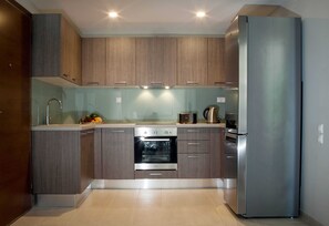 Kühlschrank, Ofen, Herdplatte, Geschirrspüler