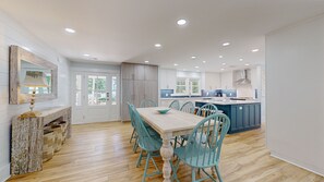Dining - Dive into Coastal Bliss at our Newly Renovated Beach Retreat! (Hilton Head)