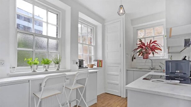 Apartment, 2 Queen Beds | Private kitchen | Fridge, microwave, oven, stovetop - 2-bedroom Apartment in Camden (London)