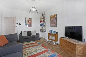 Apartment, 2 Queen Beds | Living area