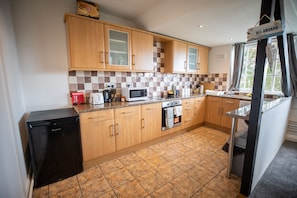 Appartement | Cuisine privée | Réfrigérateur, micro-ondes, four, plaque de cuisson