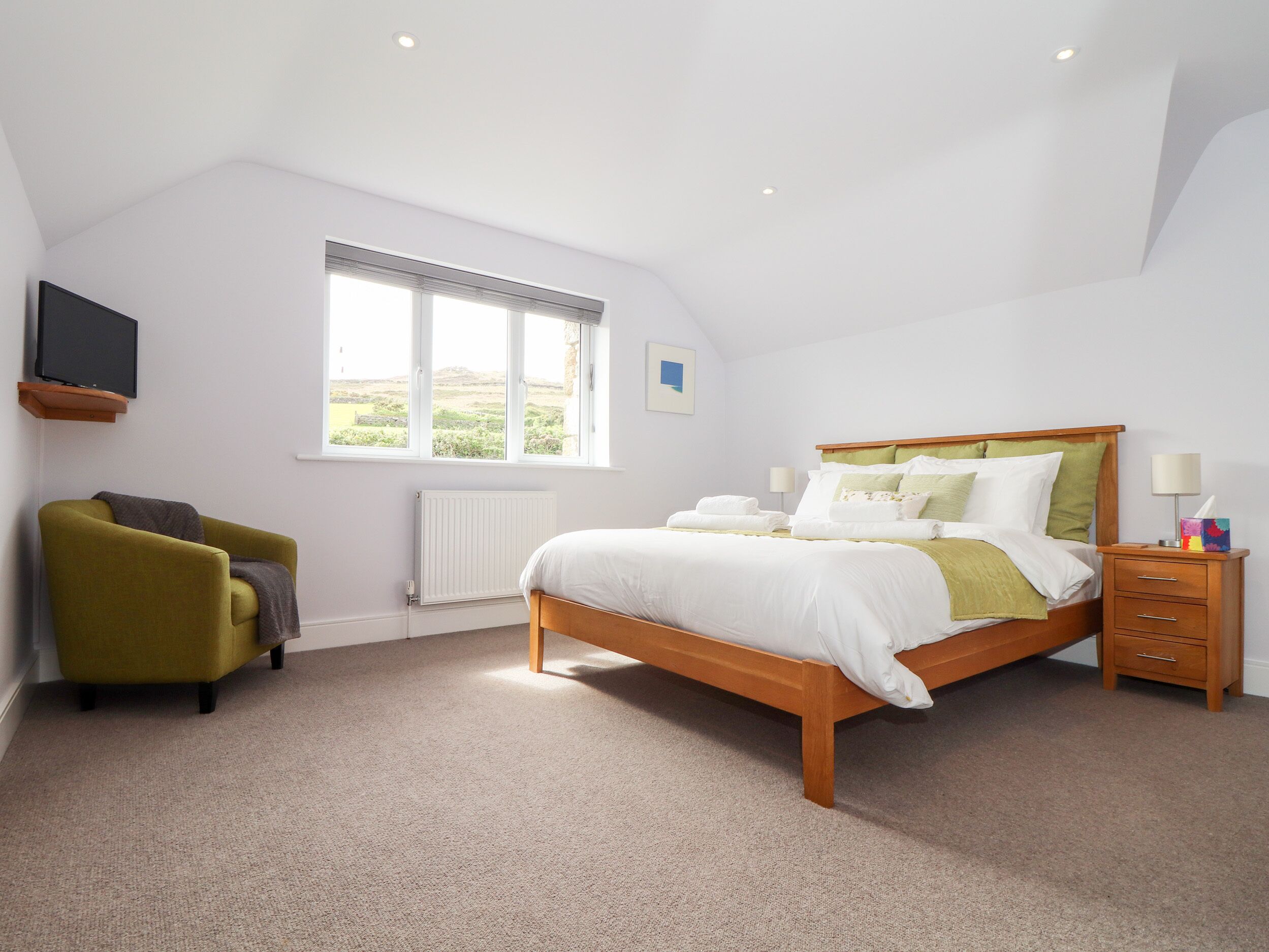 4 bedrooms, individually decorated, individually furnished, free WiFi