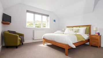 4 bedrooms, individually decorated, individually furnished, free WiFi