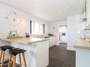 Køleskab, opvaskemaskine, elkedel, brødrister