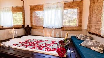 3 bedrooms, in-room safe, desk, blackout curtains