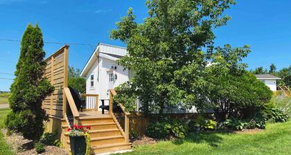 Cottage #3 - 2 bedroom - family & pet friendly!