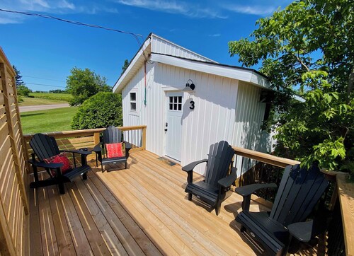 Cottage #3 - 2 bedroom - family & pet friendly!