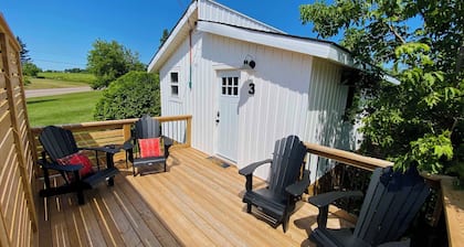 Cottage #3 - 2 bedroom - family & pet friendly!