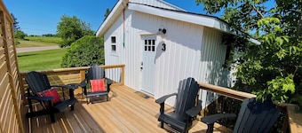 Cottage #3 - 2 bedroom - family & pet friendly!
