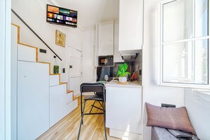 Fridge, microwave, oven, stovetop - Renovated Loft Historic Center of Lisbon - Location, Comfort and Tranquility (Lisboa)