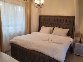 Escritorio, espacio para trabajar con un portátil, wifi gratis