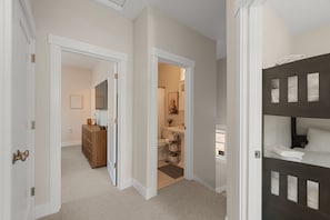 3 bedrooms, iron/ironing board, free WiFi, bed sheets - New* Seabrook's Wildwood: Dog Friendly, Hot Tub! (Pacific Beach)