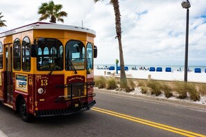 サンラウンジャー、ビーチタオル