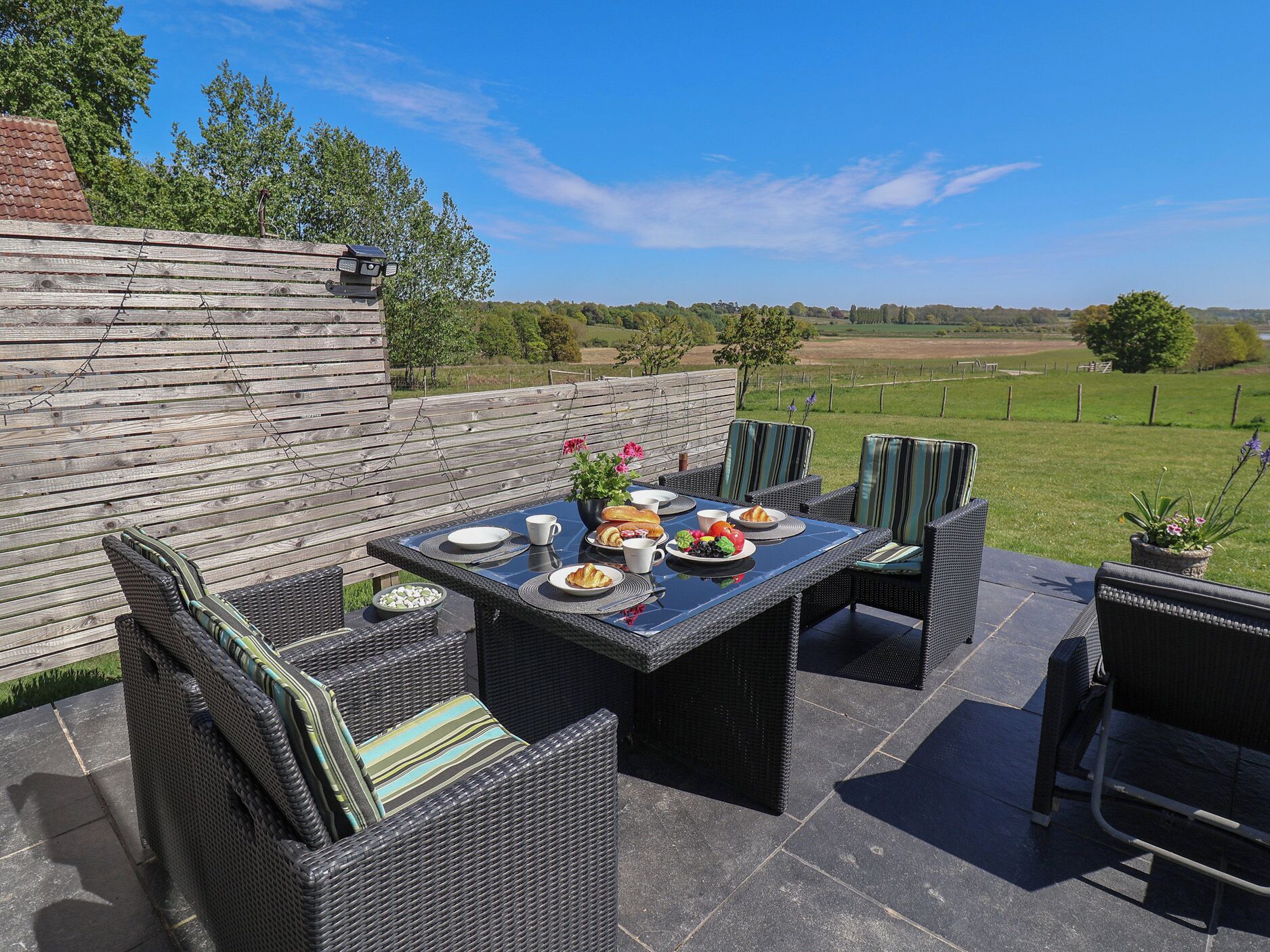 Cottage | Outdoor dining