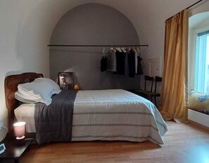 2 chambres, fer et planche à repasser, Wi-Fi gratuit, draps fournis