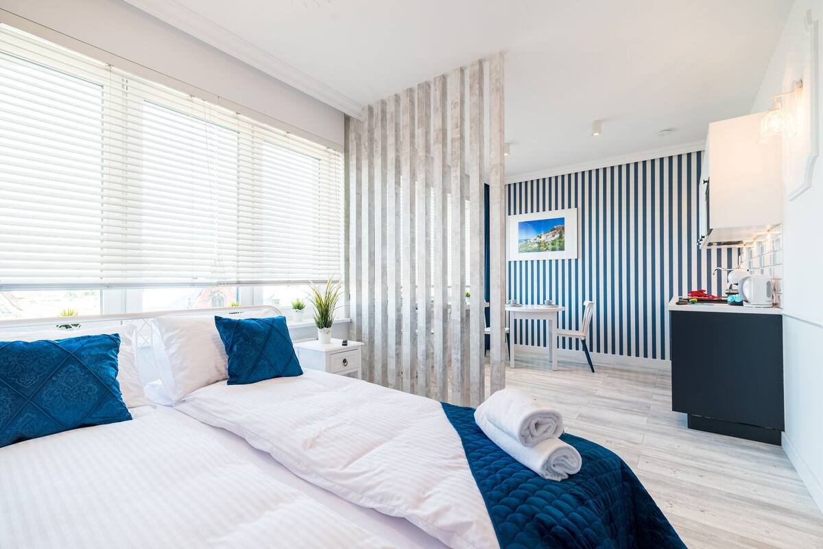 Standard Apartment | 高級寢具、記憶床墊、筆電工作空間、遮光布/窗簾