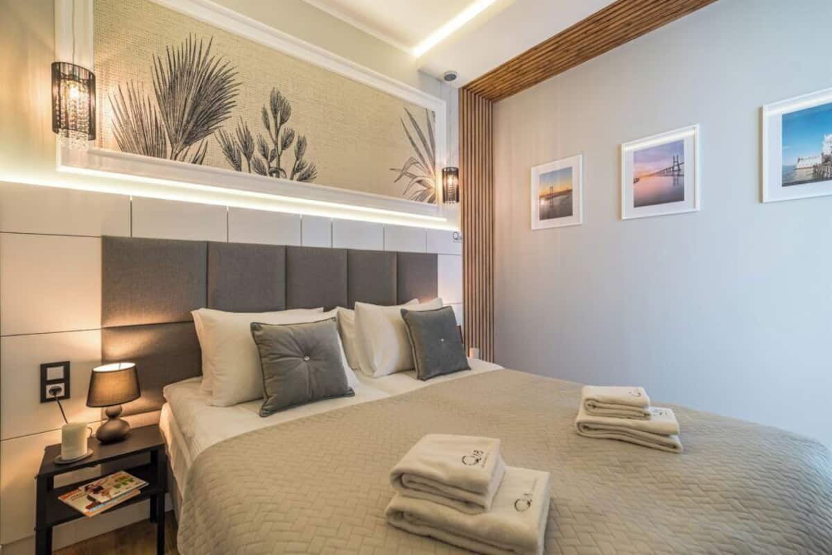 Deluxe Suite | 高級寢具、記憶床墊、筆電工作空間、遮光布/窗簾