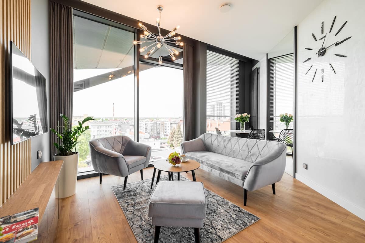 Studio Apartment | 高級寢具、記憶床墊、筆電工作空間、遮光布/窗簾