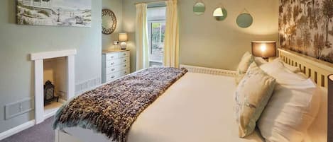 2 Schlafzimmer, hochwertige Bettwaren, Bügeleisen/Bügelbrett