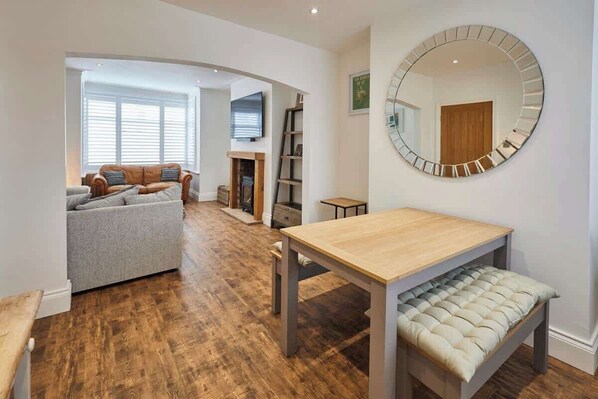 Flat-screen TV, offices - Host & Stay | Holme Rigg (Whitby)