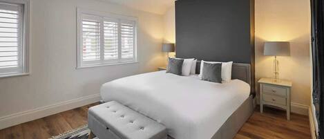 3 bedrooms, premium bedding, free WiFi, bed sheets