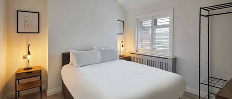 3 bedrooms, premium bedding, free WiFi, bed sheets