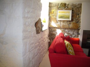 Interior - Surfs Up! Minutes away from the Harbour and town centre! (St Ives,)
