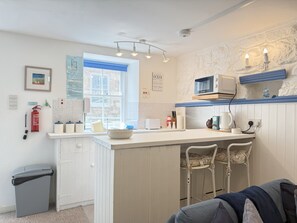 Interior - Surfers Nest a modern fisherman’s lodge (St Ives)