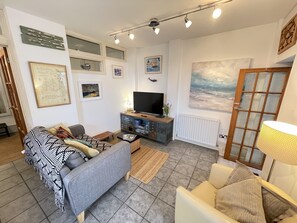 Smart TV - Step n Sea - moments from the town centre and sea (St Ives)