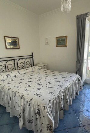 2 bedrooms, bed sheets