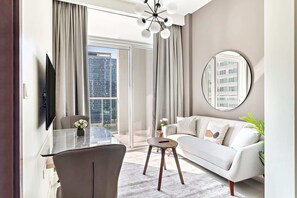 Vera Residences 1117 | Aire de séjour | Téléviseur connecté de 50 po avec télévision numérique