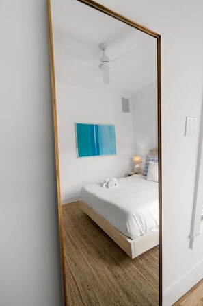 2 bedrooms, desk, iron/ironing board, WiFi - Otis Blue at Angels Quarter | Home Steps to 7th! (Tampa)