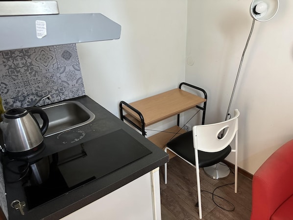 Fridge, microwave, stovetop, electric kettle