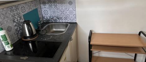 Apartment, 1 Queen Bed | Private kitchen | Fridge, microwave, stovetop, electric kettle