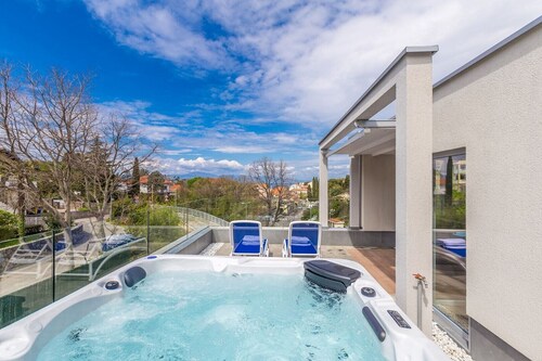Villa Nika with pool and jacuzzi