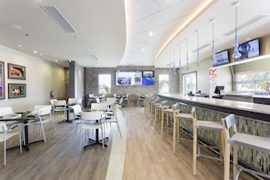 House, 5 Bedrooms | Dining