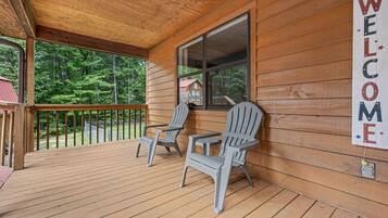 Cabin, 4 Bedrooms | Terrace/patio