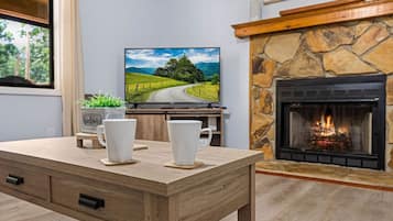 Cabin, 4 Bedrooms | Bahagian dalam