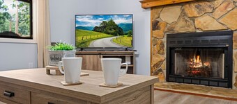 Andy Woods Lodge - 4 Bedrooms, 1.5 Baths, Sleeps 8 4 Home by RedAwning