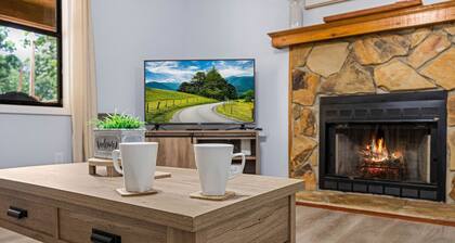 Andy Woods Lodge - 4 Bedrooms, 1.5 Baths, Sleeps 8 4 Home by RedAwning