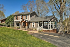 House, 4 Bedrooms | Exterior - Riviera Paradise W/ Private Dock! 4 Bedroom Home by RedAwning (Sherrills Ford)